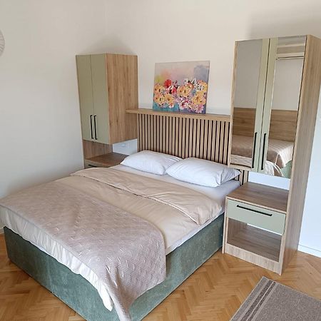 Diana Rooms And Apartments Starigrad Paklenica Exterior foto