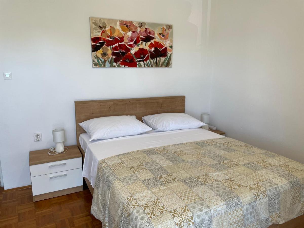 Diana Rooms And Apartments Starigrad Paklenica Exterior foto