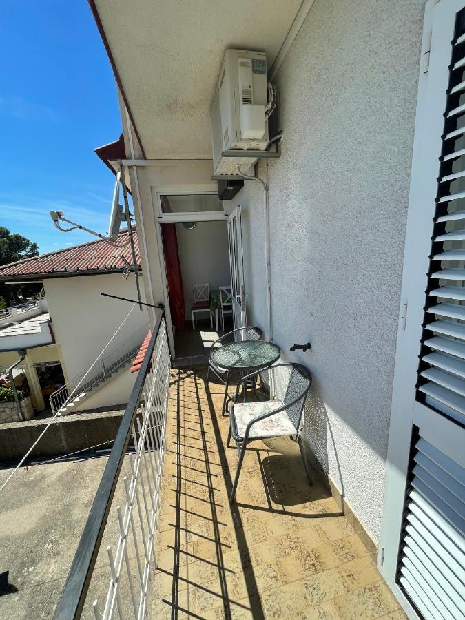 Diana Rooms And Apartments Starigrad Paklenica Exterior foto