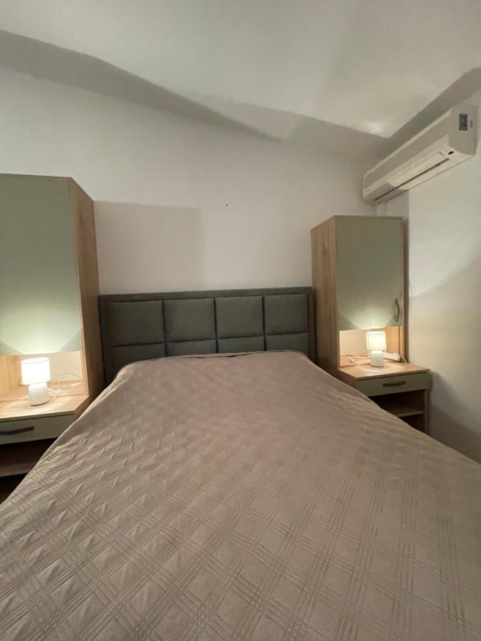 Diana Rooms And Apartments Starigrad Paklenica Exterior foto
