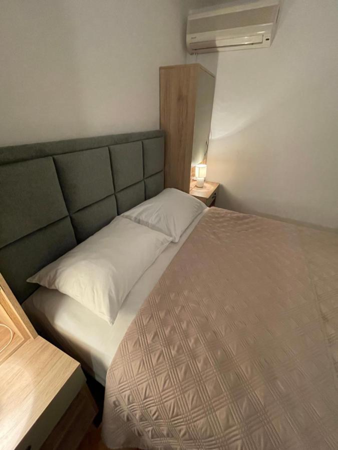 Diana Rooms And Apartments Starigrad Paklenica Exterior foto