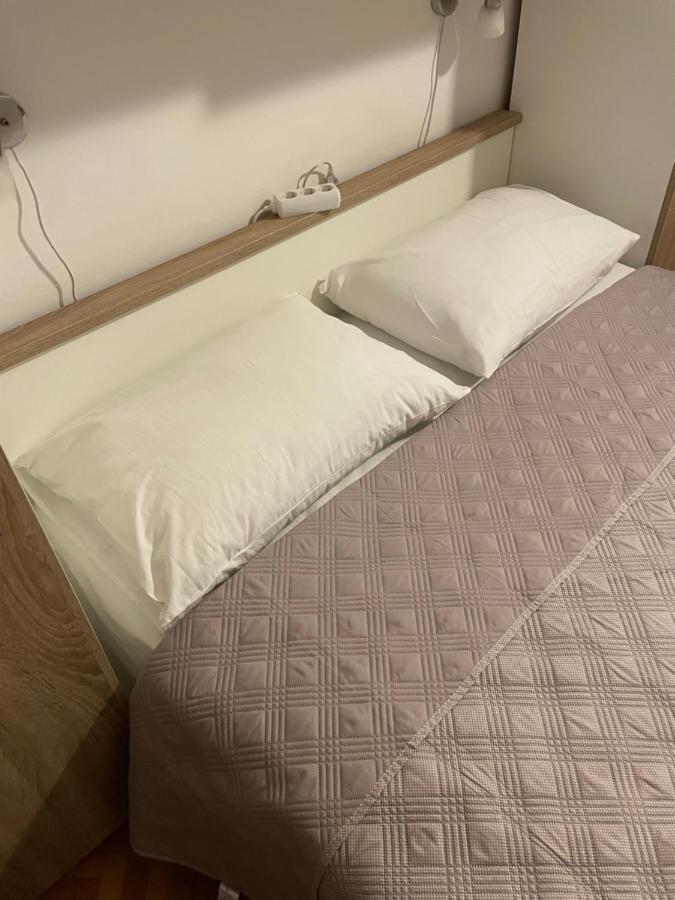 Diana Rooms And Apartments Starigrad Paklenica Exterior foto