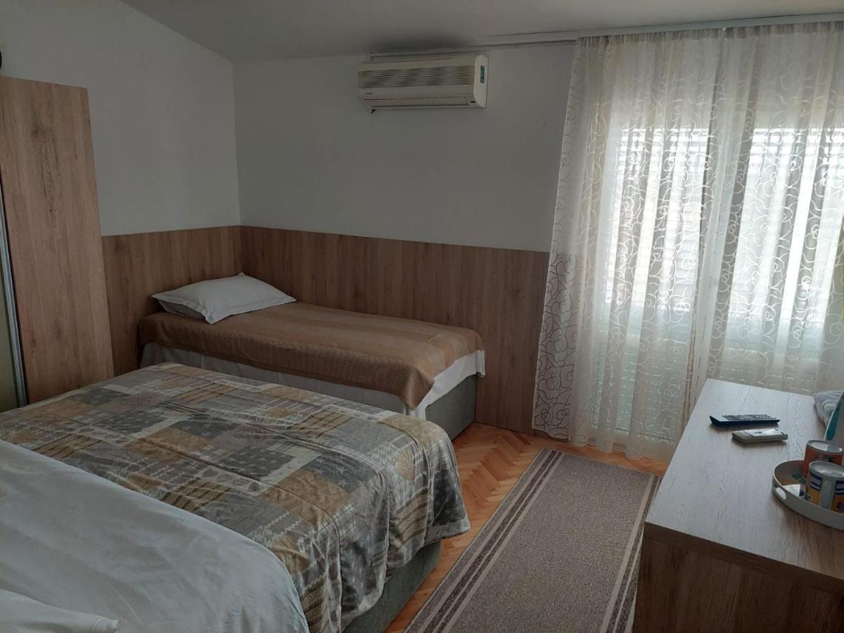 Diana Rooms And Apartments Starigrad Paklenica Exterior foto