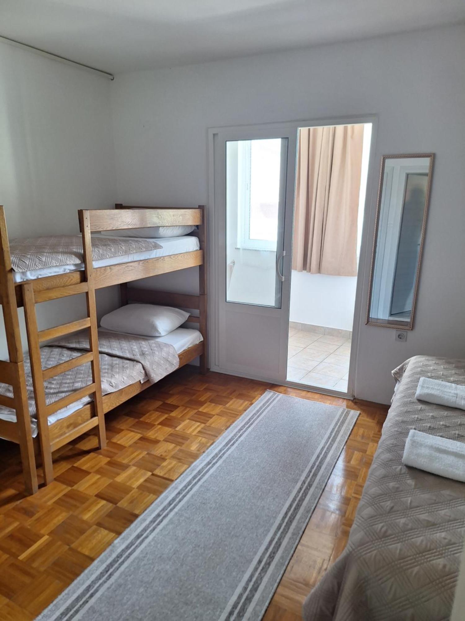 Diana Rooms And Apartments Starigrad Paklenica Exterior foto