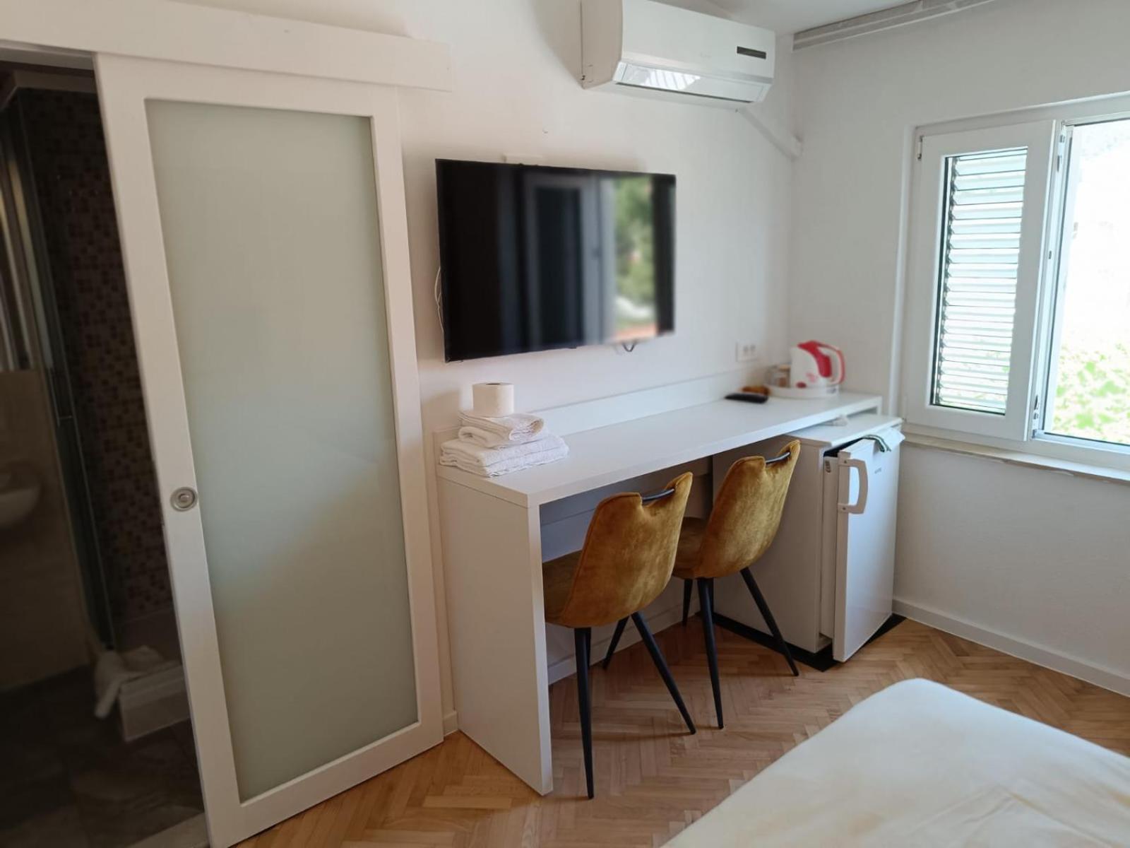 Diana Rooms And Apartments Starigrad Paklenica Zimmer foto