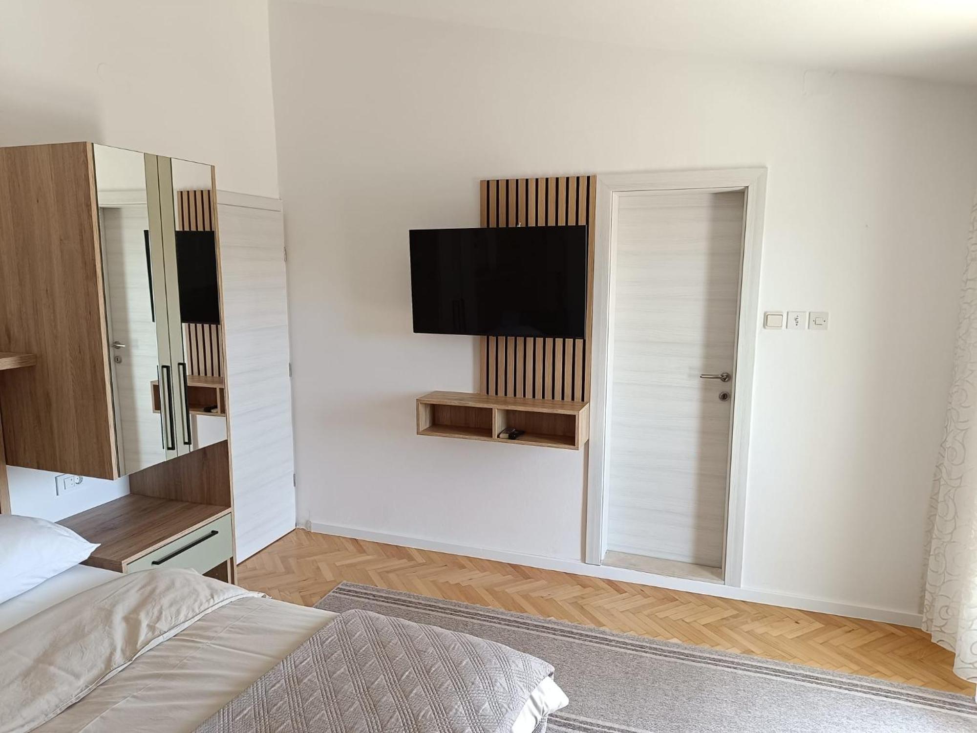 Diana Rooms And Apartments Starigrad Paklenica Exterior foto