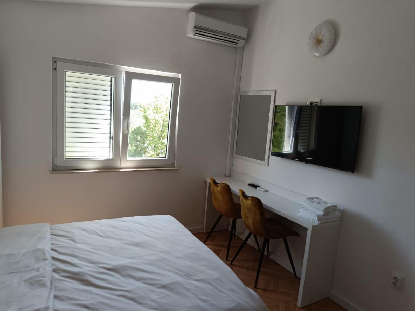 Diana Rooms And Apartments Starigrad Paklenica Exterior foto