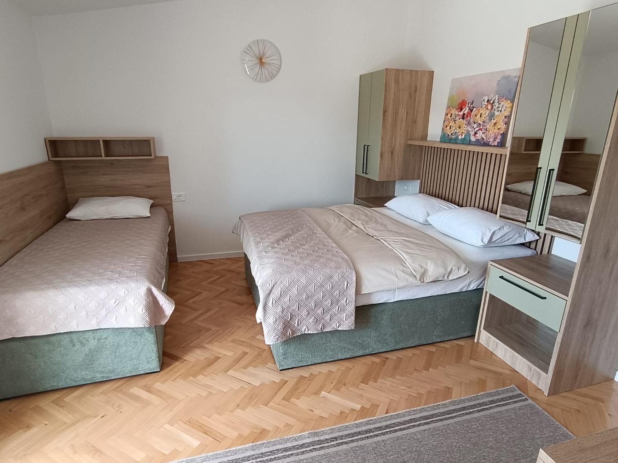 Diana Rooms And Apartments Starigrad Paklenica Exterior foto