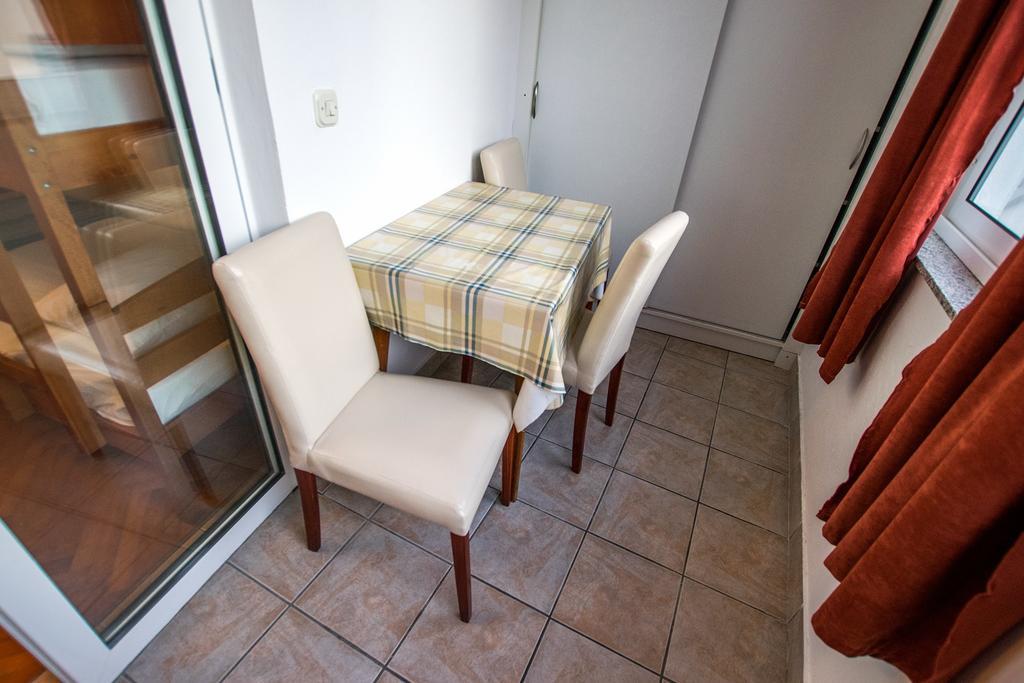 Diana Rooms And Apartments Starigrad Paklenica Exterior foto